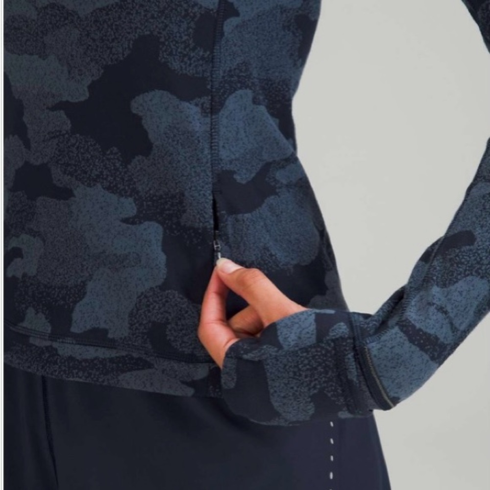 LULULEMON Blue Camo It's Rulu Run Fleece Long Sleeve Shirt Women's Size 4 - Picture 4 of 13